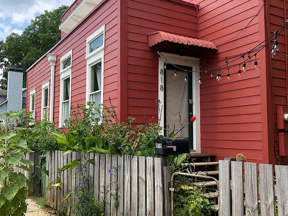 818 Fulton Ter SE