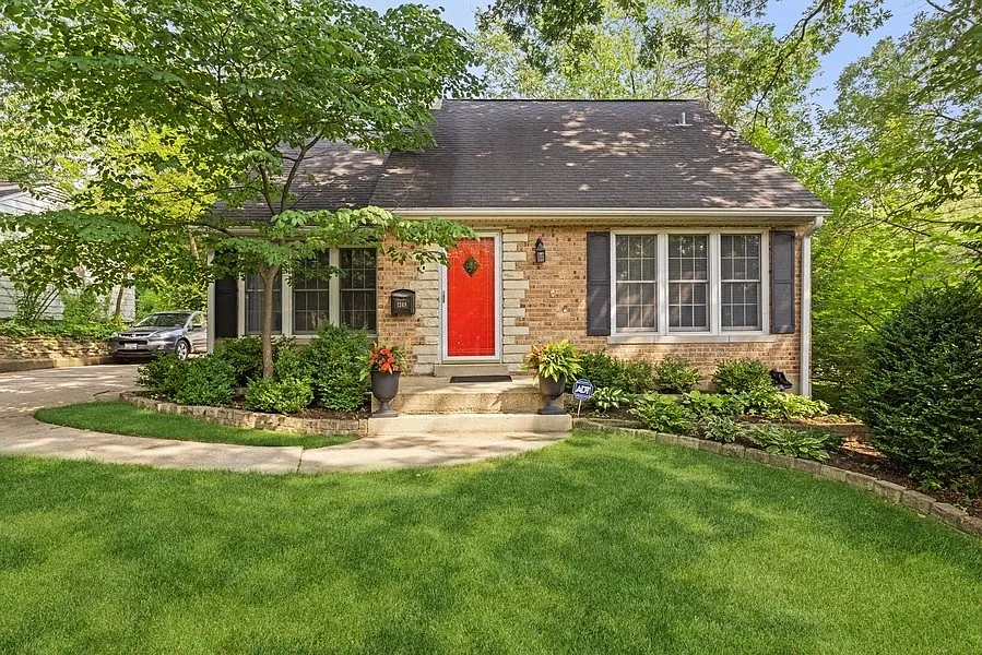 1248 Maple Ave photo 1