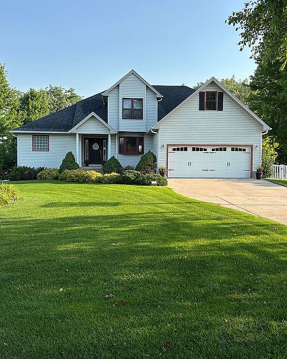 1st image of 340 Sunset Dr