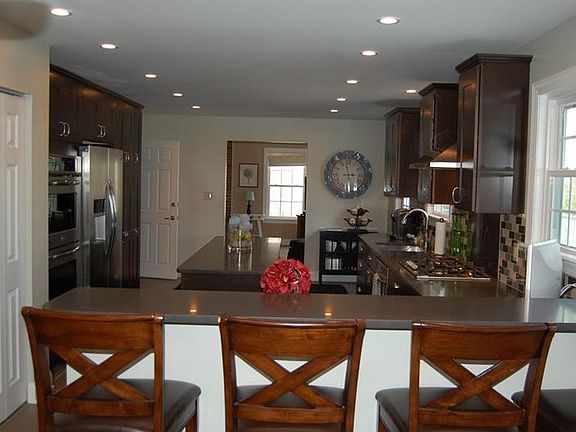 5th image of 218 Lafayette Dr