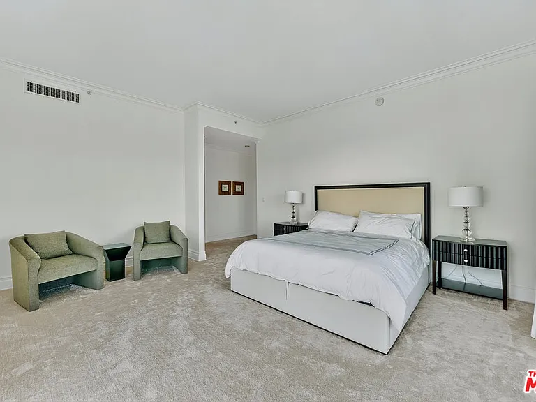 10727 Wilshire Blvd #1802 — Photo 14