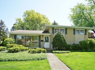 711 N Stratford Rd, Arlington Heights, IL 60004