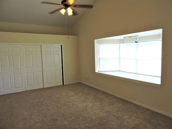 5th image of 939 Kings Post Rd