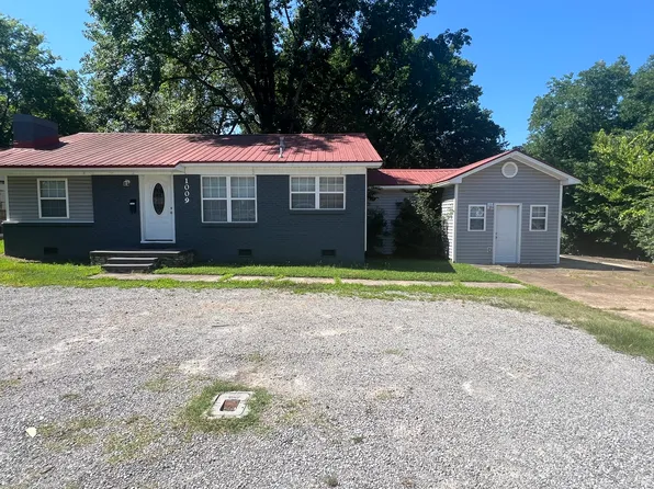 1009 E Moore Ave, Searcy, AR 72143