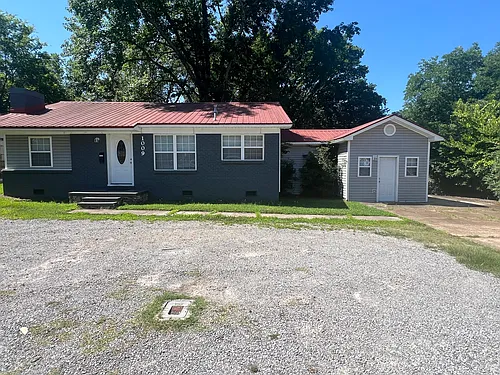 1009 E Moore Ave Photo 1