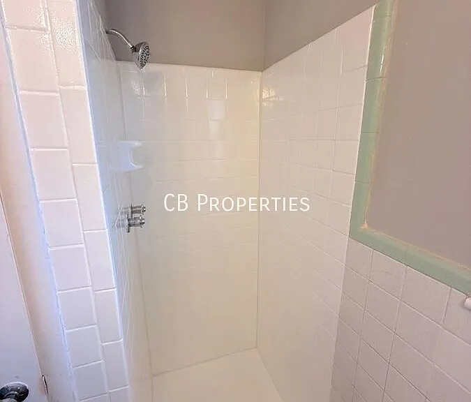 1871 Cornelia Ln — Photo 12