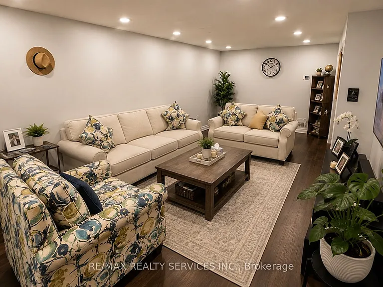 71 Newlyn Cres — Photo 3