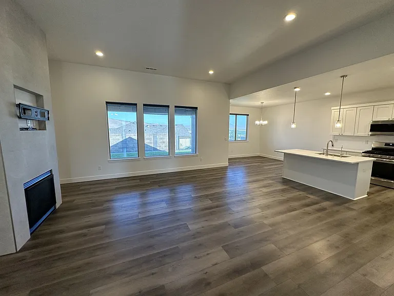 707 Athens Dr — Photo 5