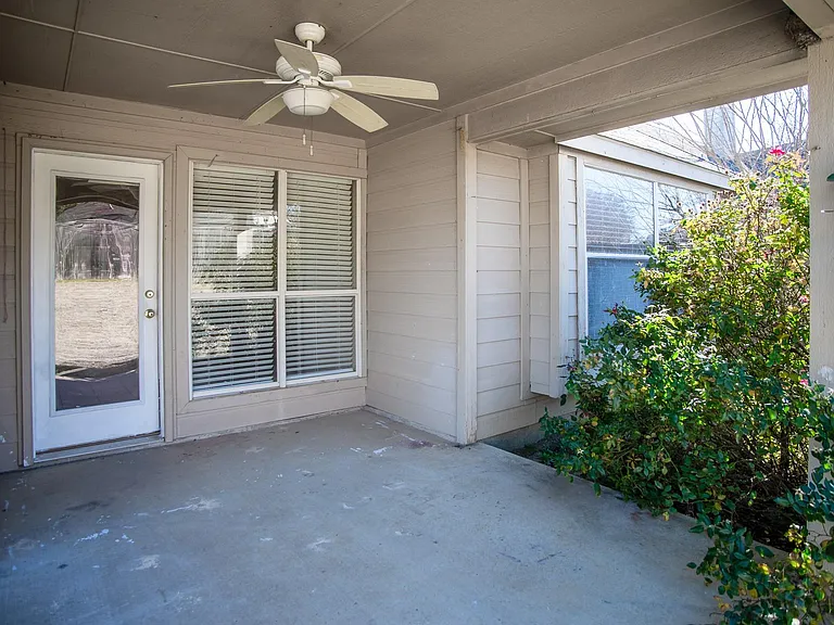6823 Woodcrest Ln — Photo 21