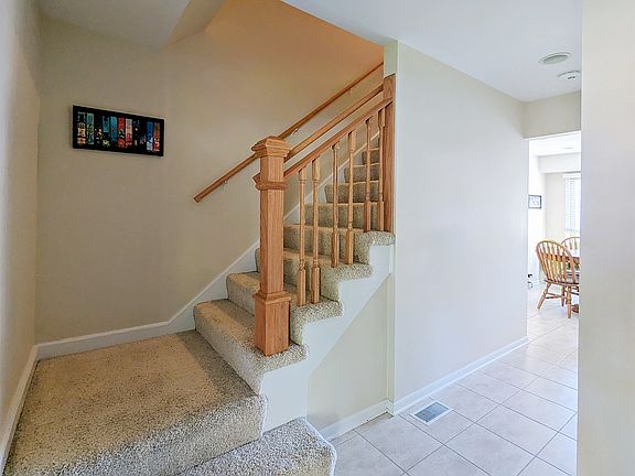 5th image of 1711 E Burr Oak Dr