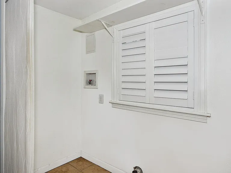 1812 E Avery St — Photo 15