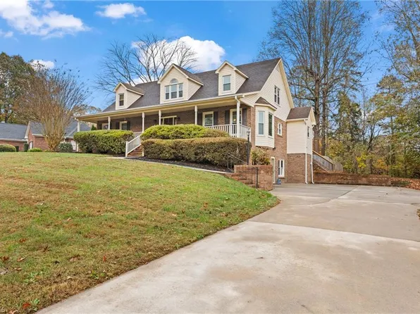 852 Terrace Dr, Lexington, NC 27295