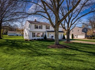 906 Eastlawn Dr, Highland Heights, OH