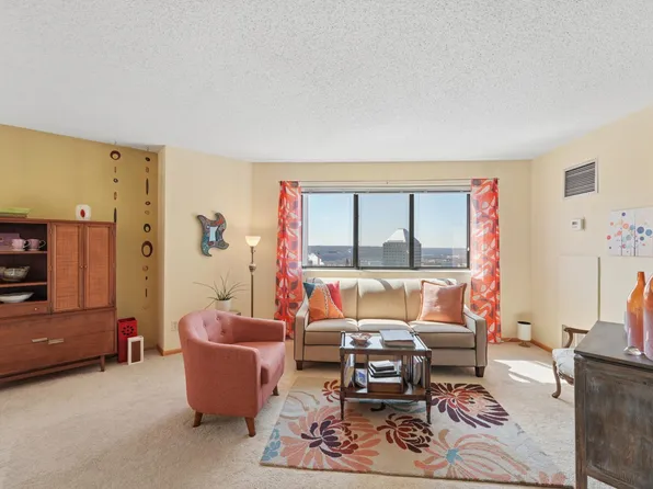 78 10th St E Unit 2702, Saint Paul, MN 55101