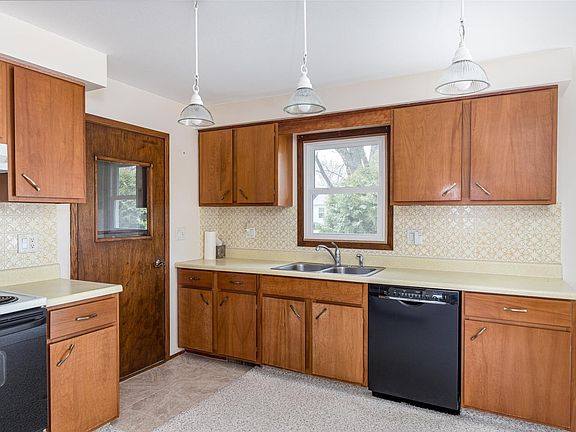 5th image of 2485 W 9th Ave