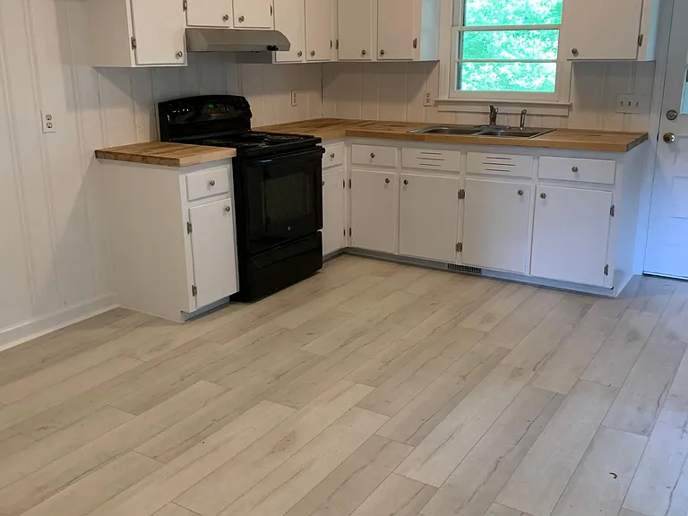 505 Locust Ln — Photo 3