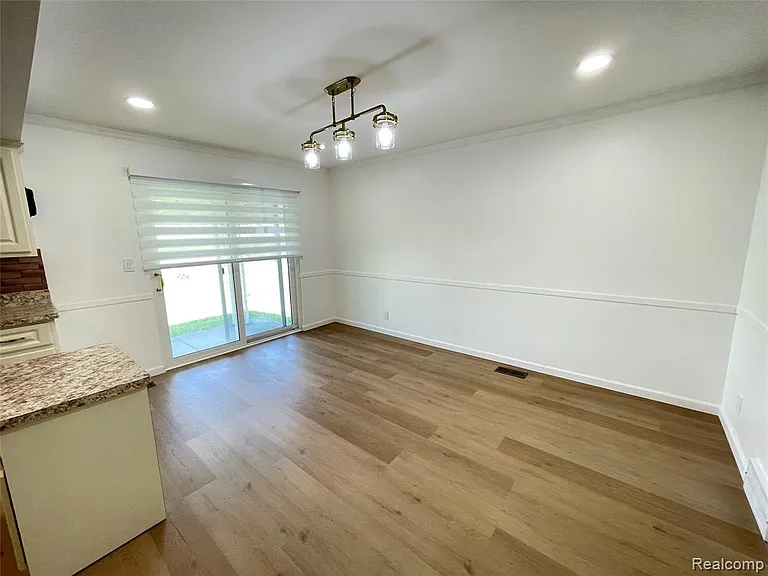 32827 Dover Ave — Photo 16