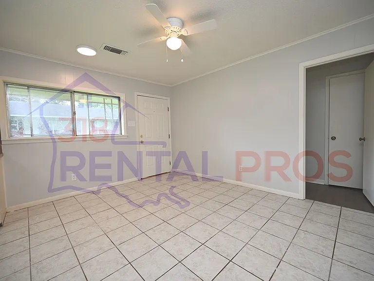 427 E Mississippi Ave — Photo 5