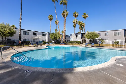 Palms Apartments Photo 1