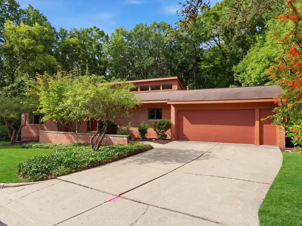 17 Regent Dr, Ann Arbor, MI 48104