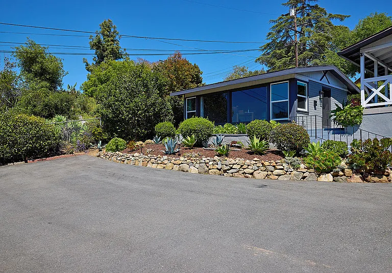 2136 Foothill Dr — Photo 17