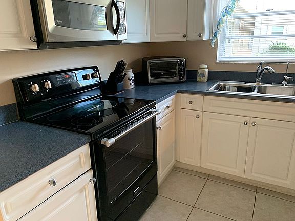 2nd image of 16 Lake Vista Trl APT 102
