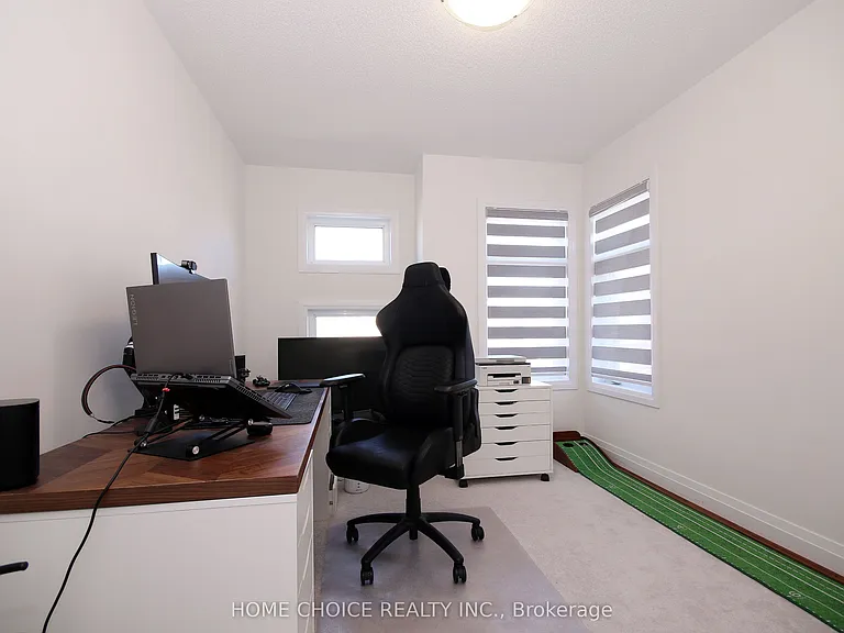 32 Ferragine Cres — Photo 28