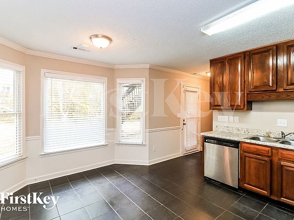 5th image of 3007 Vineyard Way SE