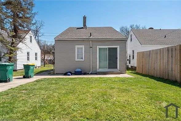 18851 Raymond St — Photo 2