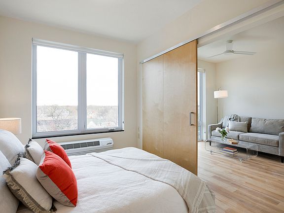 5th image of 2905 Harriet Ave APT 111