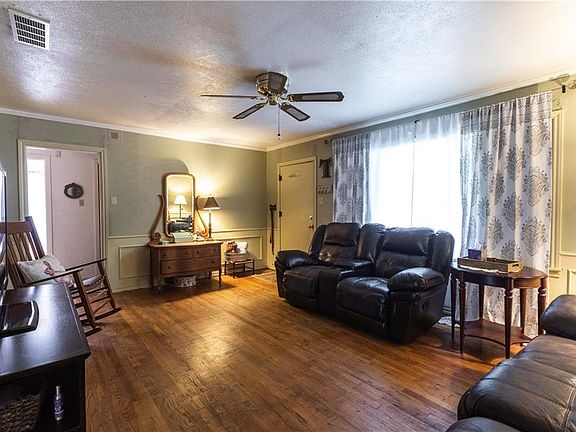 5th image of 137 McGee Dr
