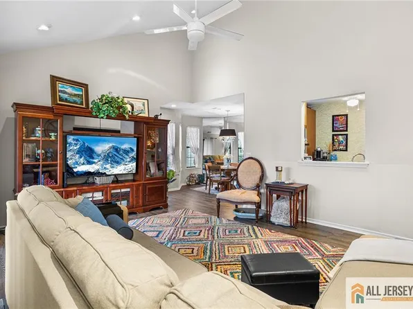 1511 Pebble Pl, Parlin, NJ 08859