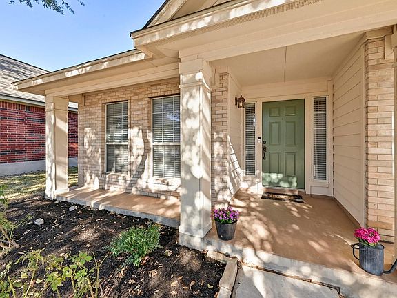 4th image of 20404 Farm Pond Ln