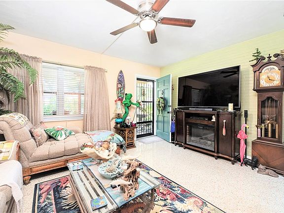 3rd image of 1745 El Trinidad Dr E