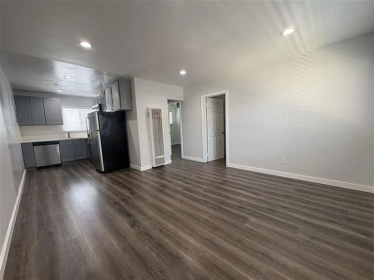 2727 Abbot Kinney Apartments, Venice CA — Photo 13