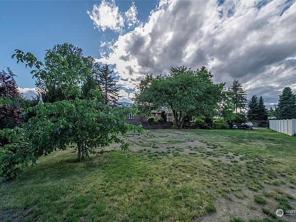 2nd image of 1410 N Capri Drive