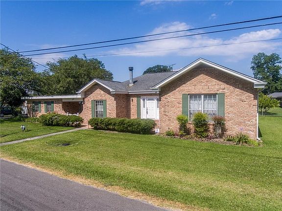 2nd image of 200 Parker Ln