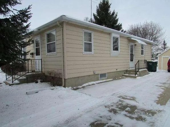 380 W Rogers St, Hartford, WI 53027