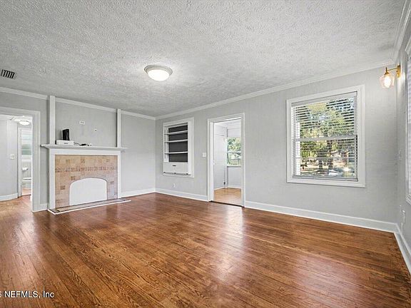 4th image of 8109 OAKWOOD Street