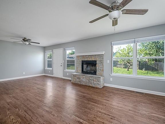 4th image of 1762 Finch Dr