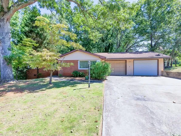 1883 Pine Tree Trl, Gainesville, GA 30501