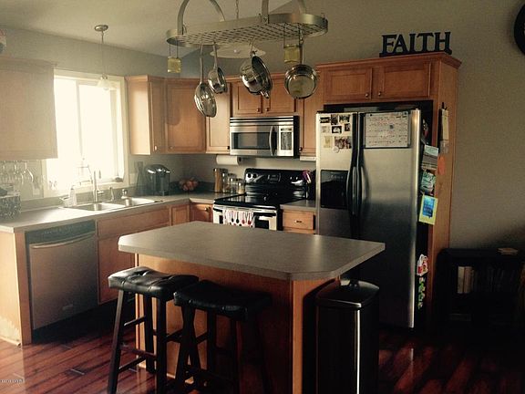 3rd image of 264 Lind Ave
