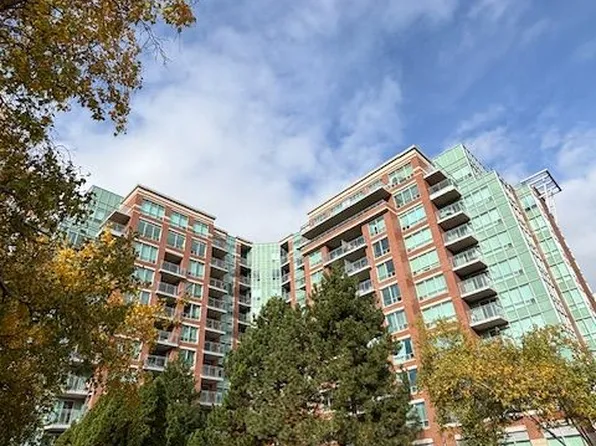 48 Suncrest Blvd #312, Markham, ON L3T 7Y5