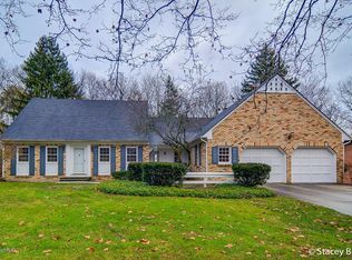 2260 Rolling Hills Dr SE, Grand Rapids, MI 49546