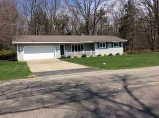 1604 Red Apple Rd, Manistee, MI 49660