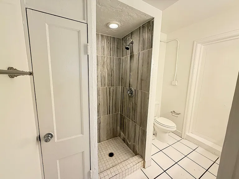 306-314 N Lakeside Ct — Photo 12