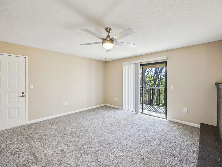 Cypress Pointe — Photo 34