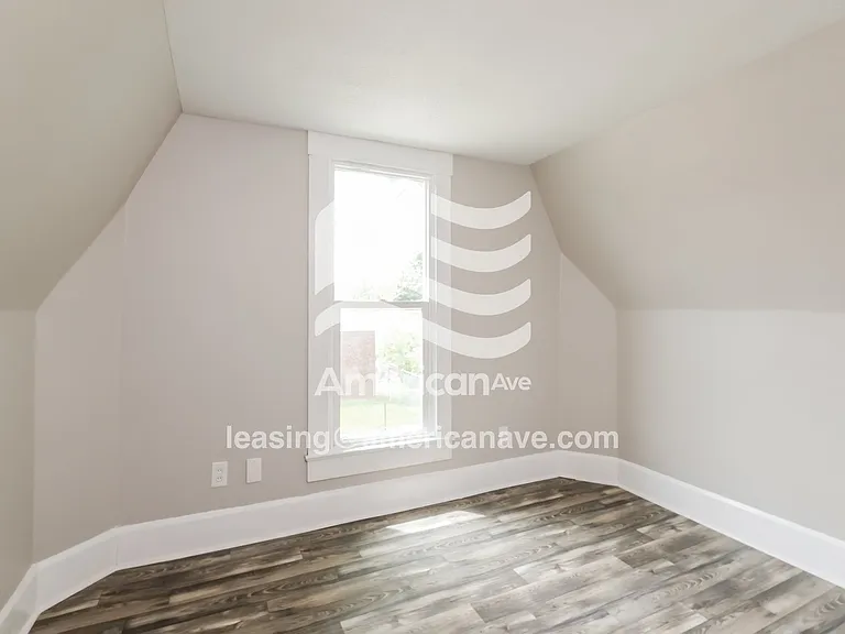1536011_009_main_bedroom_10.jpg
