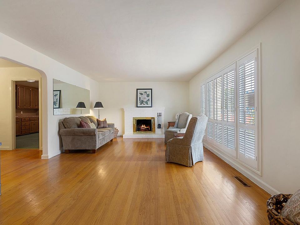 1st image of 25 Maro Dr