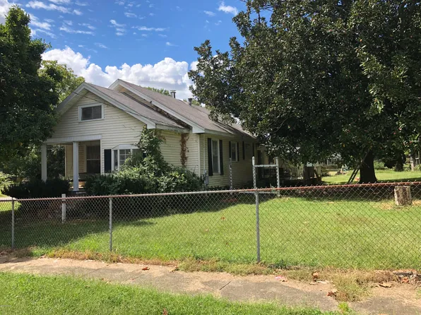 1601 Hardy St, Eldorado, IL 62930